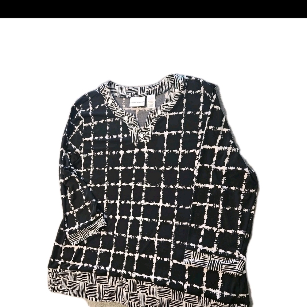 Alfred Dunner Black and White Patterned V-Neck Sweater - Picture 13 of 15